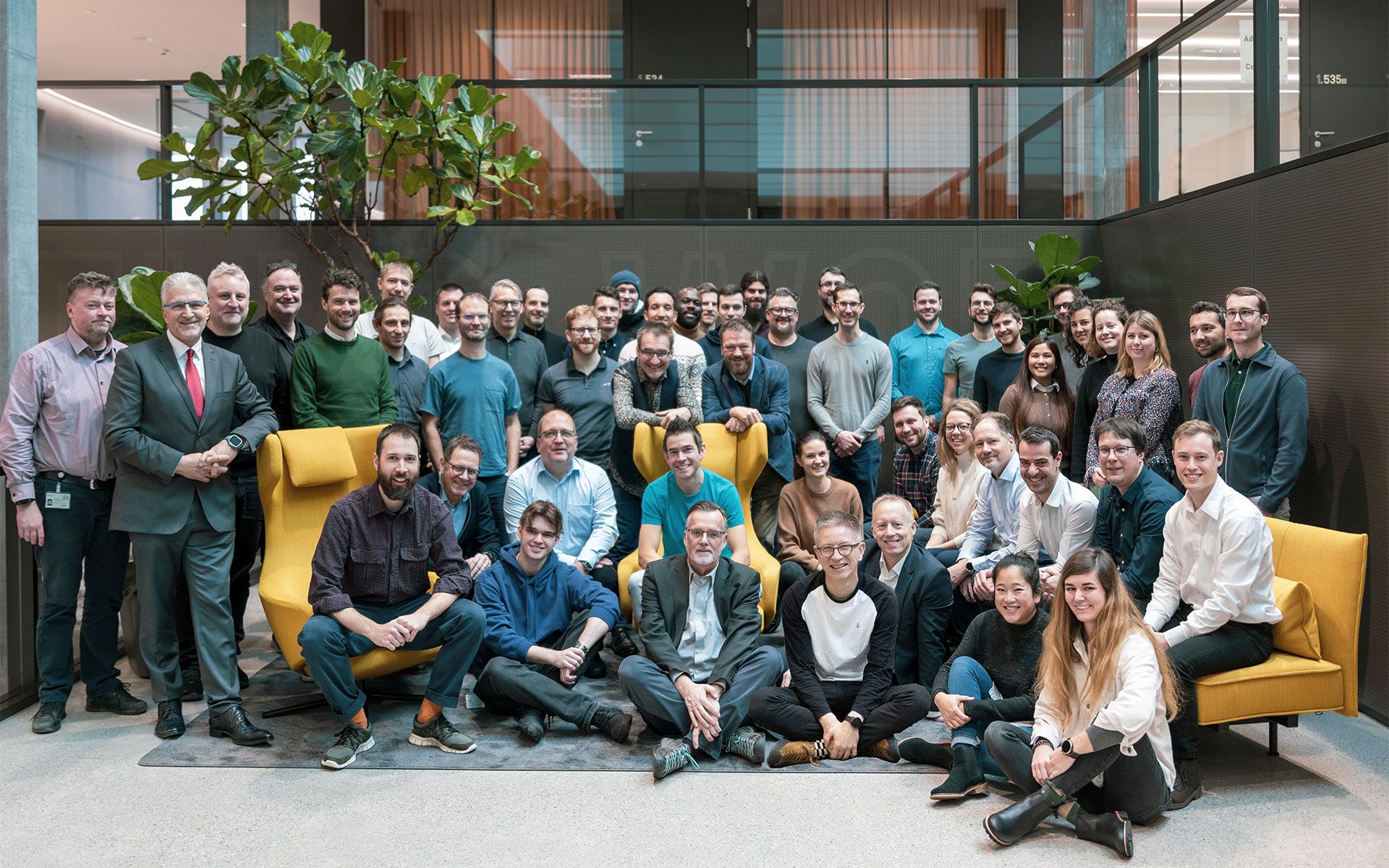 Photo d'équipe avec les collaborateurs impliqués dans le programme E-ID.